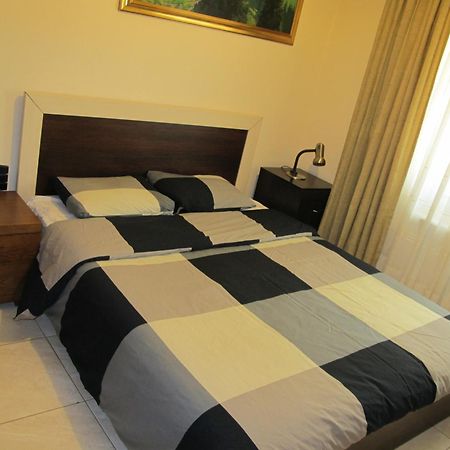 Vergi Apartments ピラ エクステリア 写真